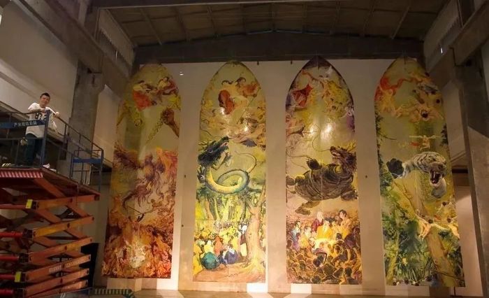 艺术家陈鸿志作品《黑教堂》于“平行世界——2012陈鸿志亚洲巡回展”展览现场.jpg