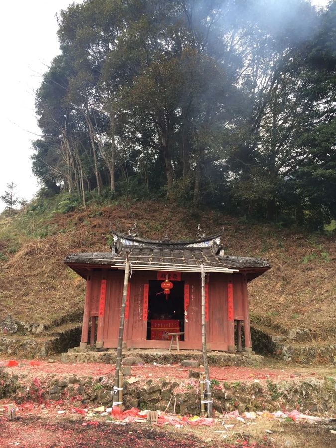 艺术家陈春木家乡的飛雲殿.jpg