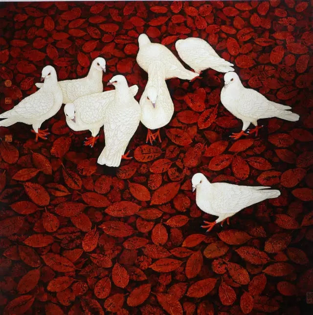 河南信阳长台关出土的漆瑟,彩绘有狩猎乐舞和神怪龙蛇等形象的漆画